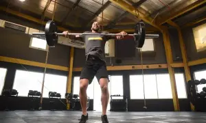 CrossFit co to znaczy? Poznaj zasady i korzyści tego treningu