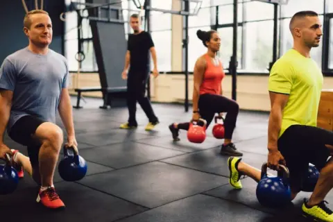 Jak wygląda trening CrossFit – poznaj jego strukturę i ćwiczenia