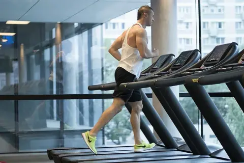 Trening siłowy czy cardio na odchudzanie - co naprawdę działa lepiej?