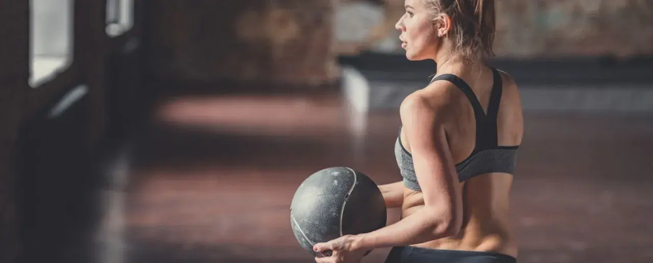 Ile trwa trening crossfit? Poznaj szczegóły każdej części sesji