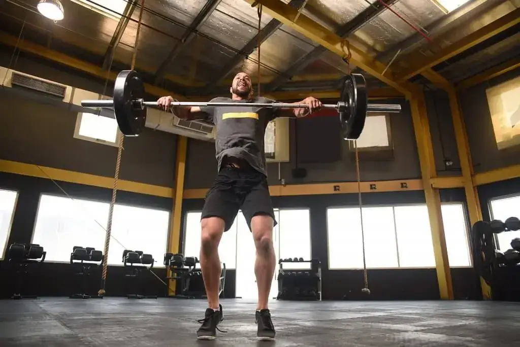 CrossFit co to znaczy? Poznaj zasady i korzyści tego treningu