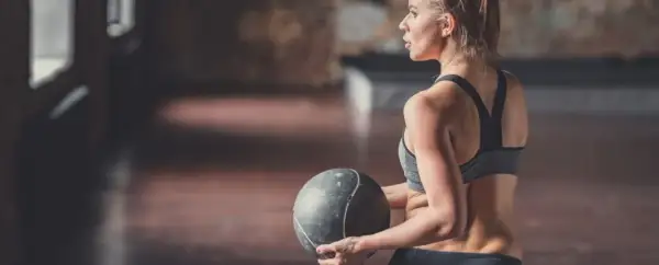 Ile trwa trening crossfit? Poznaj szczegóły każdej części sesji